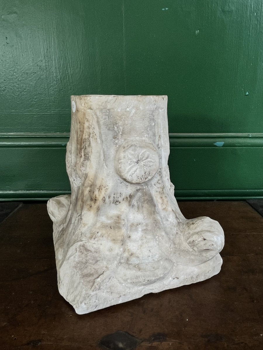 Ancien chapiteau en marbre sculpté – Fin XVIe / Début XVIIe siècle-photo-3