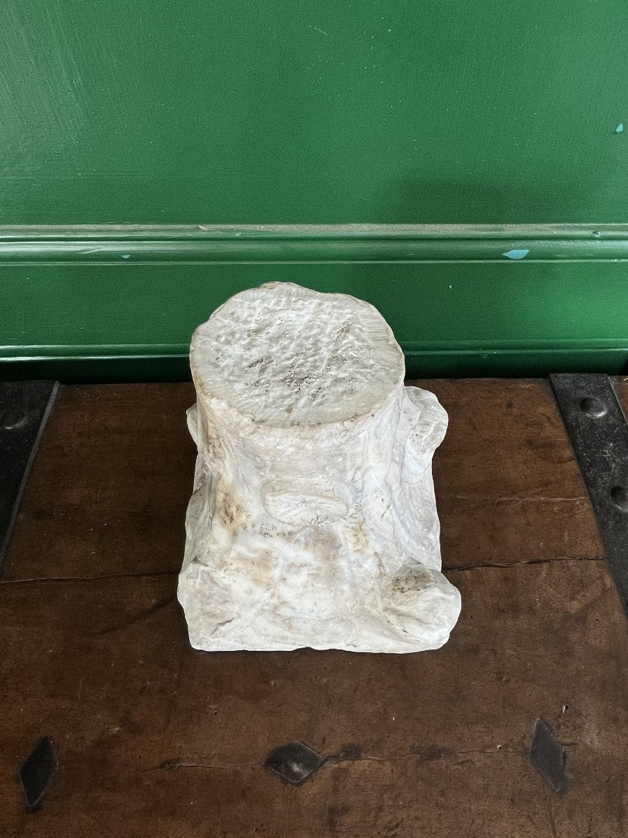 Ancien chapiteau en marbre sculpté – Fin XVIe / Début XVIIe siècle-photo-4