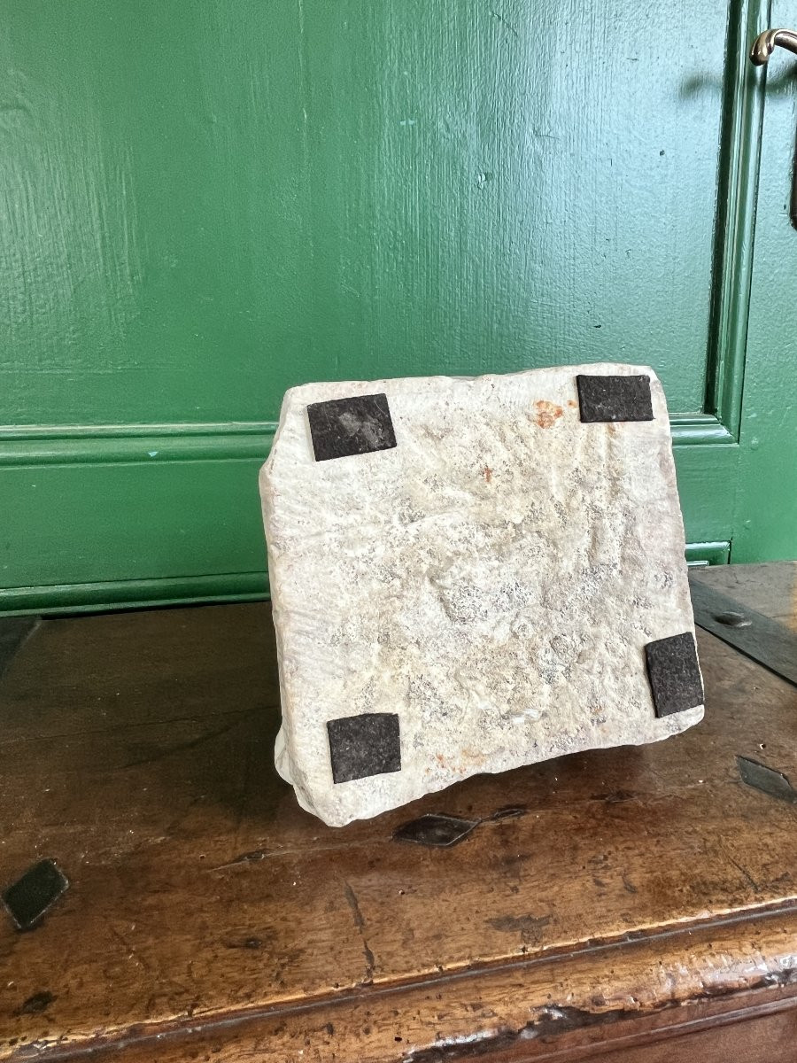 Ancien chapiteau en marbre sculpté – Fin XVIe / Début XVIIe siècle-photo-5