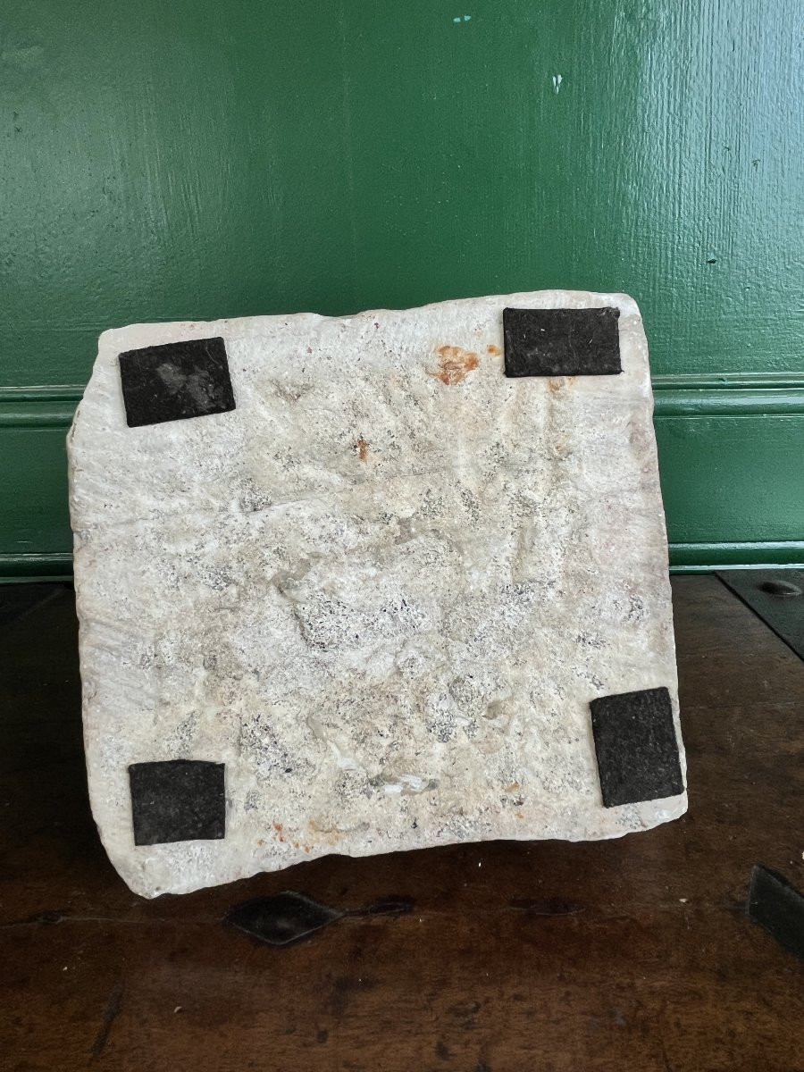 Ancien chapiteau en marbre sculpté – Fin XVIe / Début XVIIe siècle-photo-6