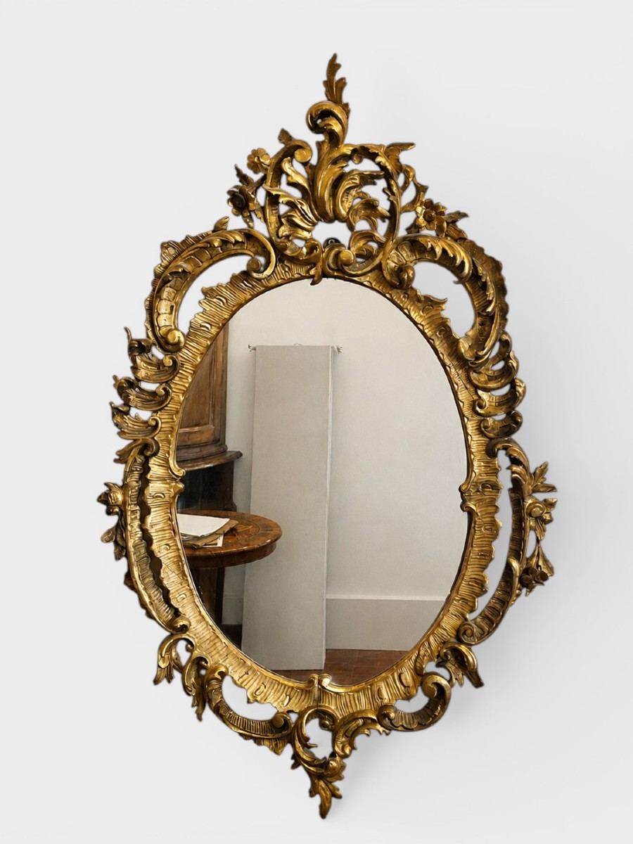 Miroir ovale en bois sculpté et doré à la feuille – XIXe siècle