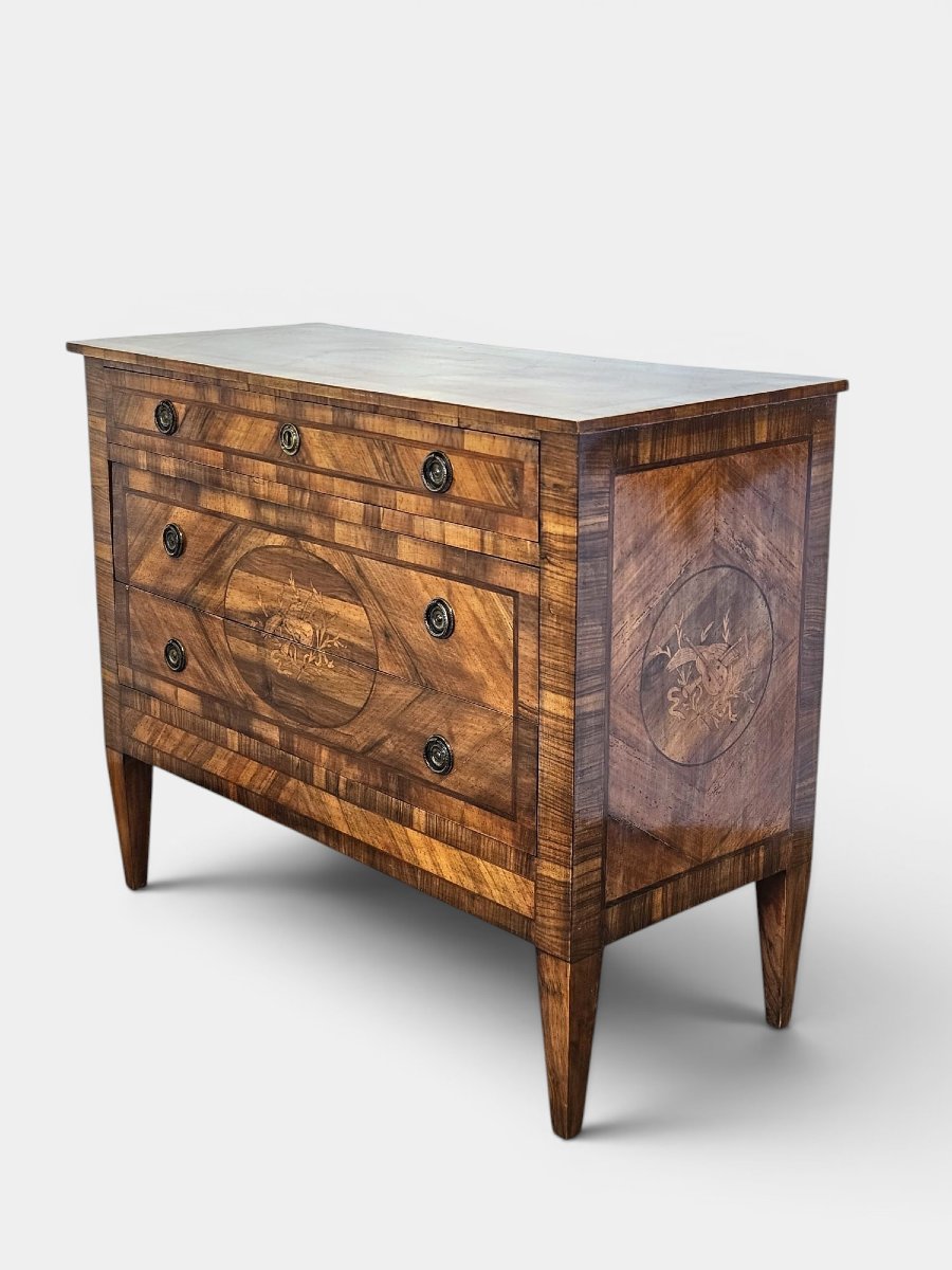Commode plaquée et marquetée de la fin du XIXe siècle