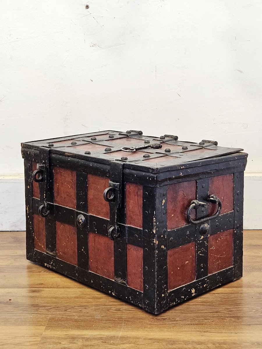 Antique German Chest From The 18th Century-photo-3