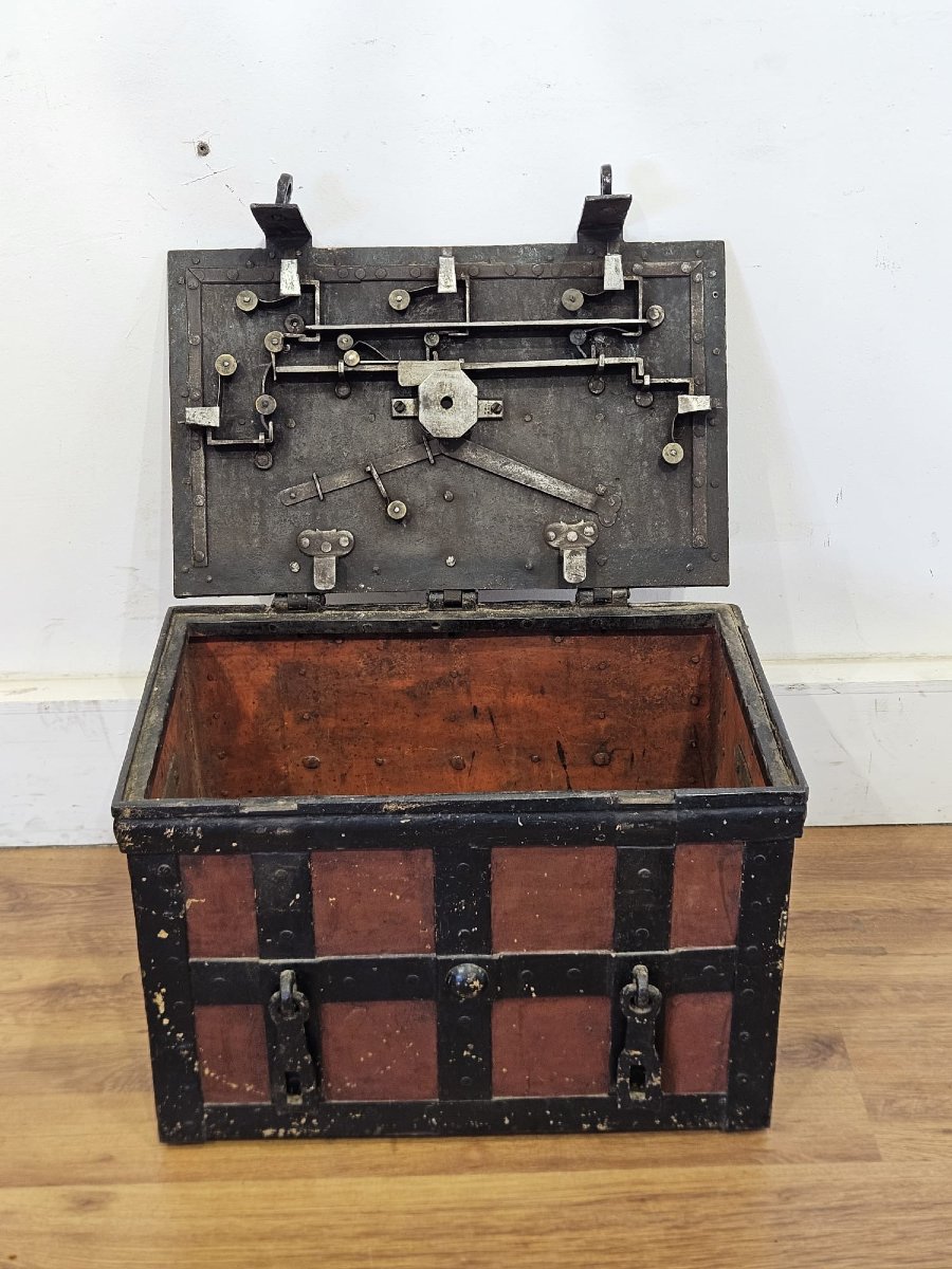 Antique German Chest From The 18th Century-photo-7