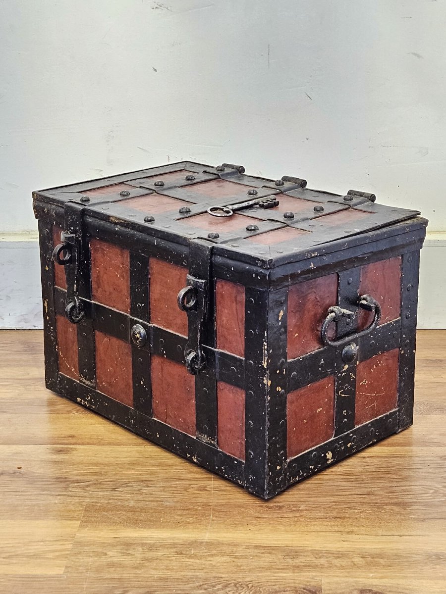 Antique German Chest From The 18th Century-photo-8