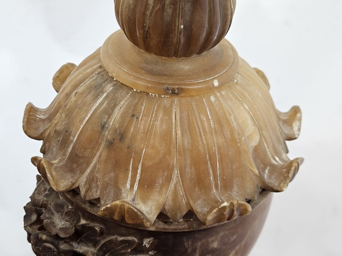 Paire de vases décoratifs en albâtre sculpté – Fin du XIXe / début du XXe siècle-photo-3