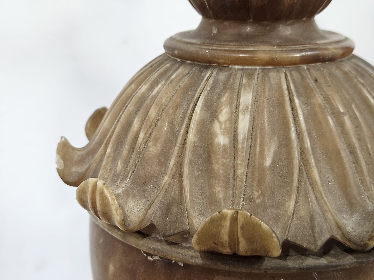 Paire de vases décoratifs en albâtre sculpté – Fin du XIXe / début du XXe siècle-photo-3