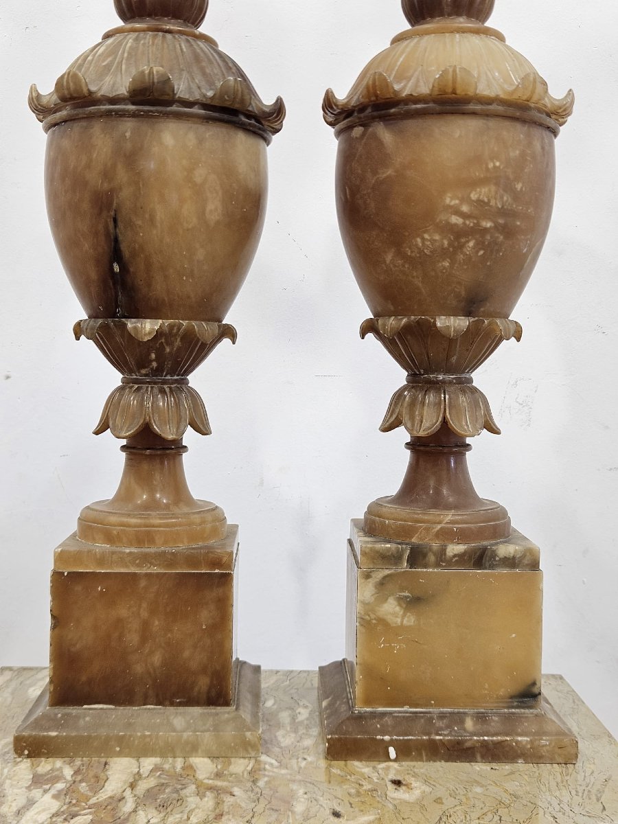 Paire de vases décoratifs en albâtre sculpté – Fin du XIXe / début du XXe siècle-photo-4