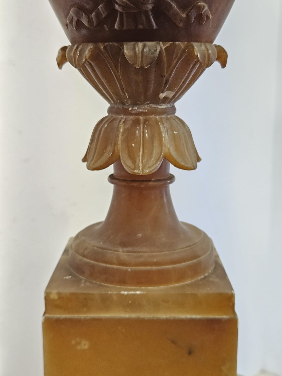 Paire de vases décoratifs en albâtre sculpté – Fin du XIXe / début du XXe siècle-photo-7