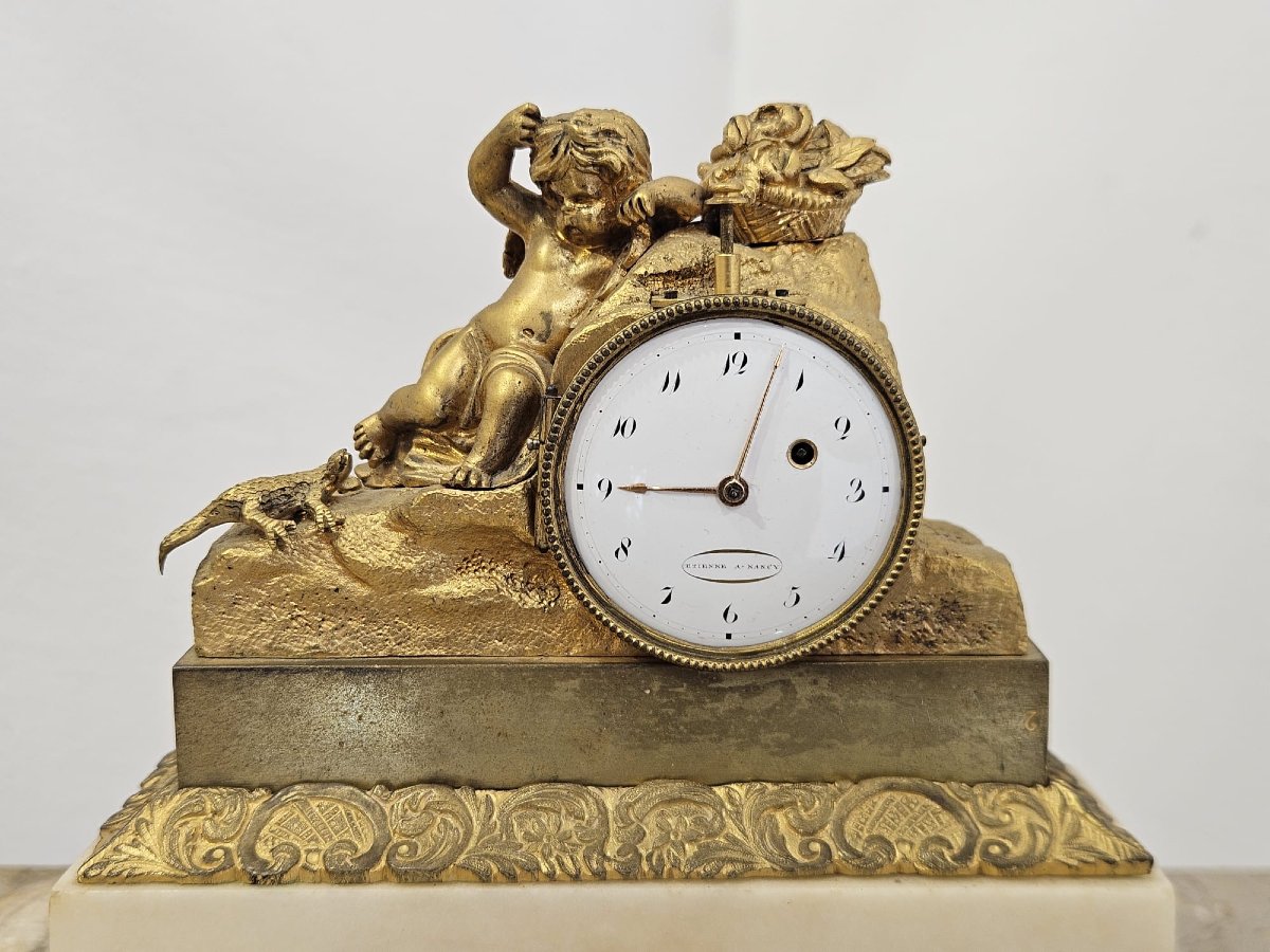 Pendule de table en marbre blanc et bronze doré – début du XIXe siècle-photo-4