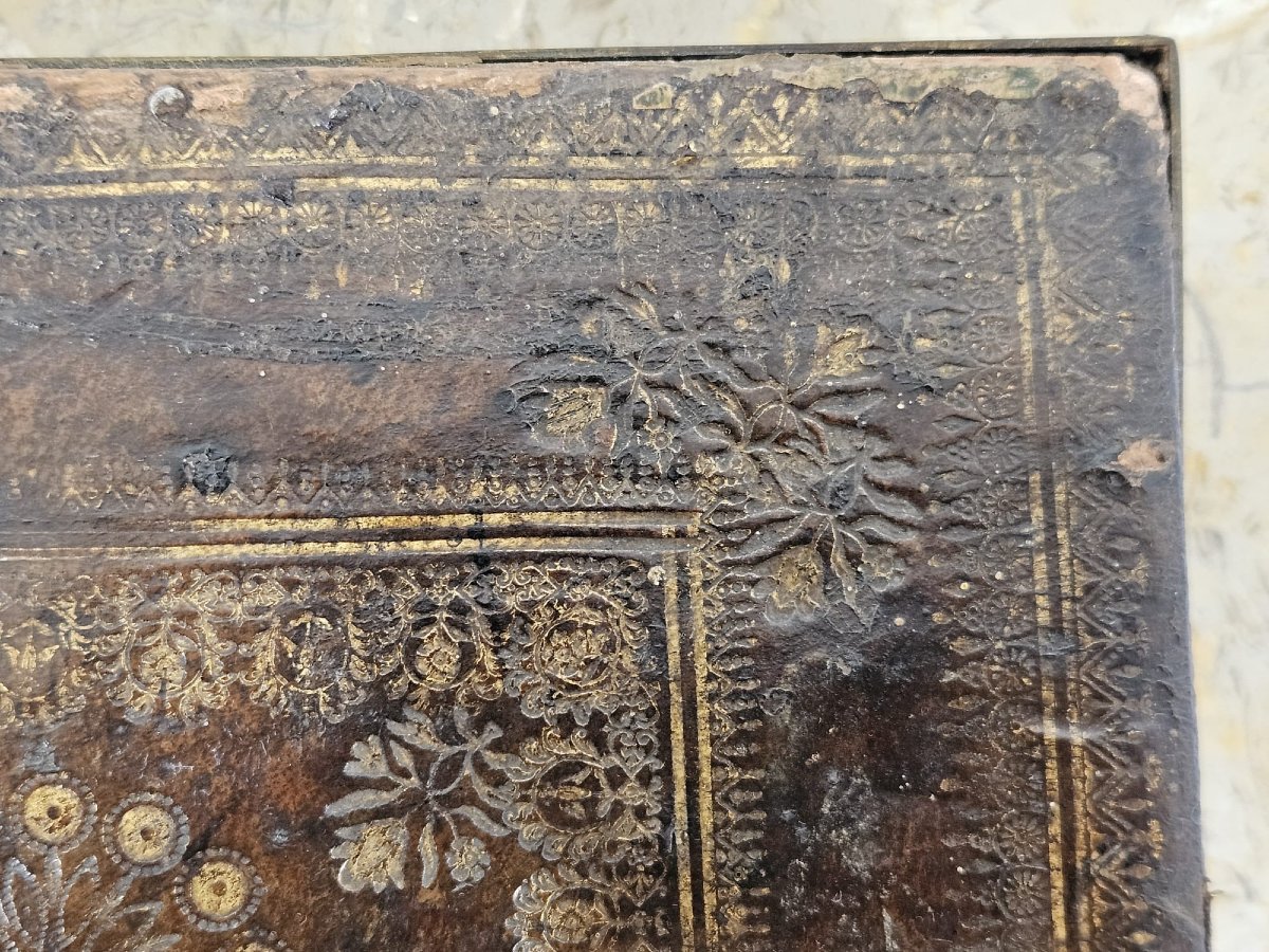 Coffret en cuir, probablement Espagne, XVIIIe siècle-photo-4