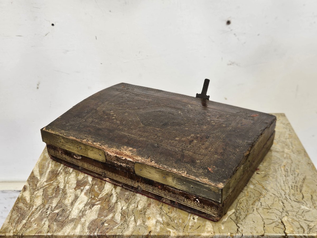 Coffret en cuir, probablement Espagne, XVIIIe siècle-photo-7