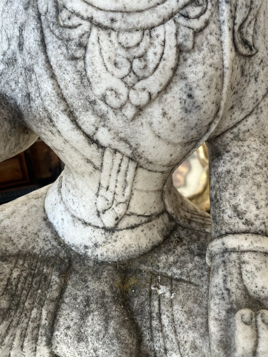 Sculpture en marbre blanc représentant Guanyin – Première moitié du XXe siècle-photo-2