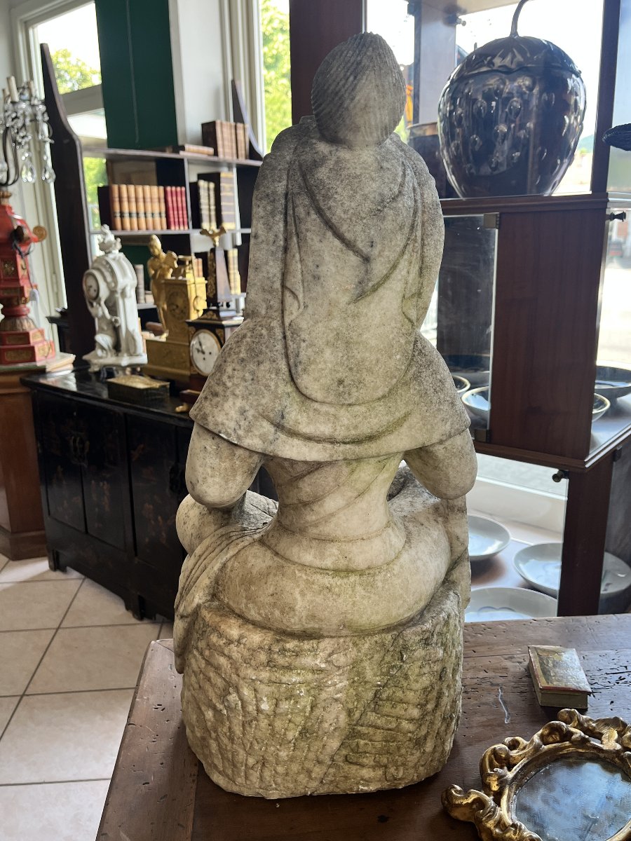 Sculpture en marbre blanc représentant Guanyin – Première moitié du XXe siècle-photo-3
