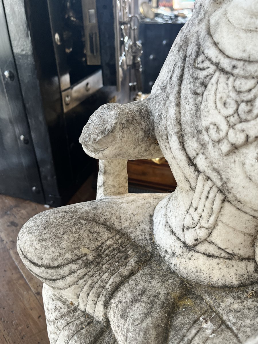Sculpture en marbre blanc représentant Guanyin – Première moitié du XXe siècle-photo-1