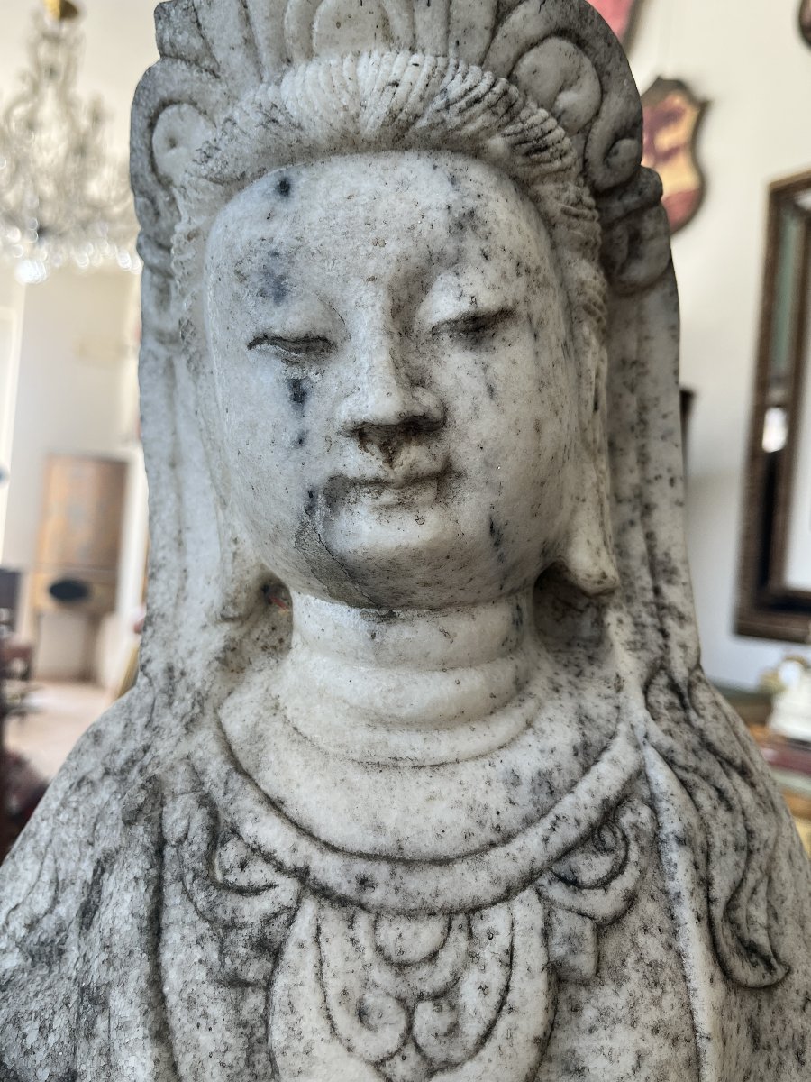 Sculpture en marbre blanc représentant Guanyin – Première moitié du XXe siècle-photo-3