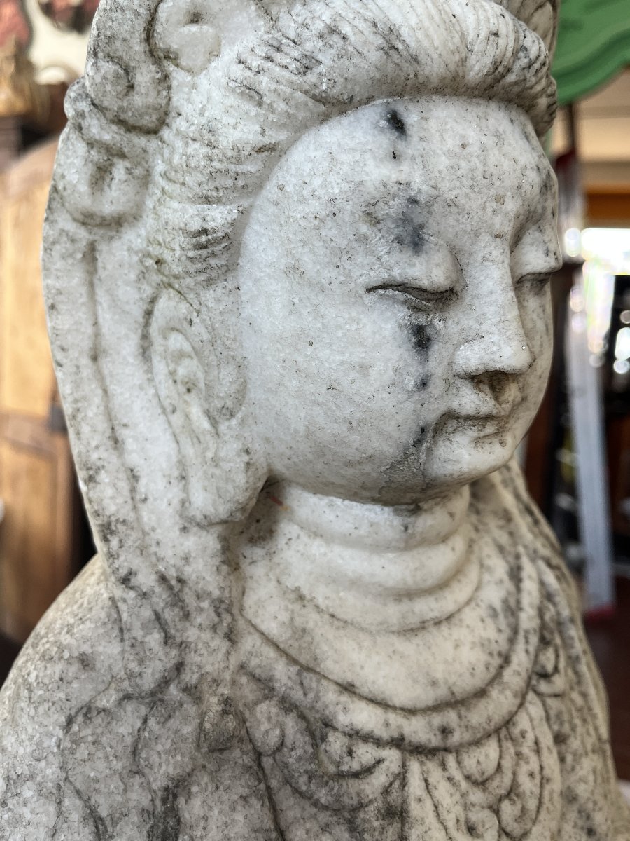 Sculpture en marbre blanc représentant Guanyin – Première moitié du XXe siècle-photo-4