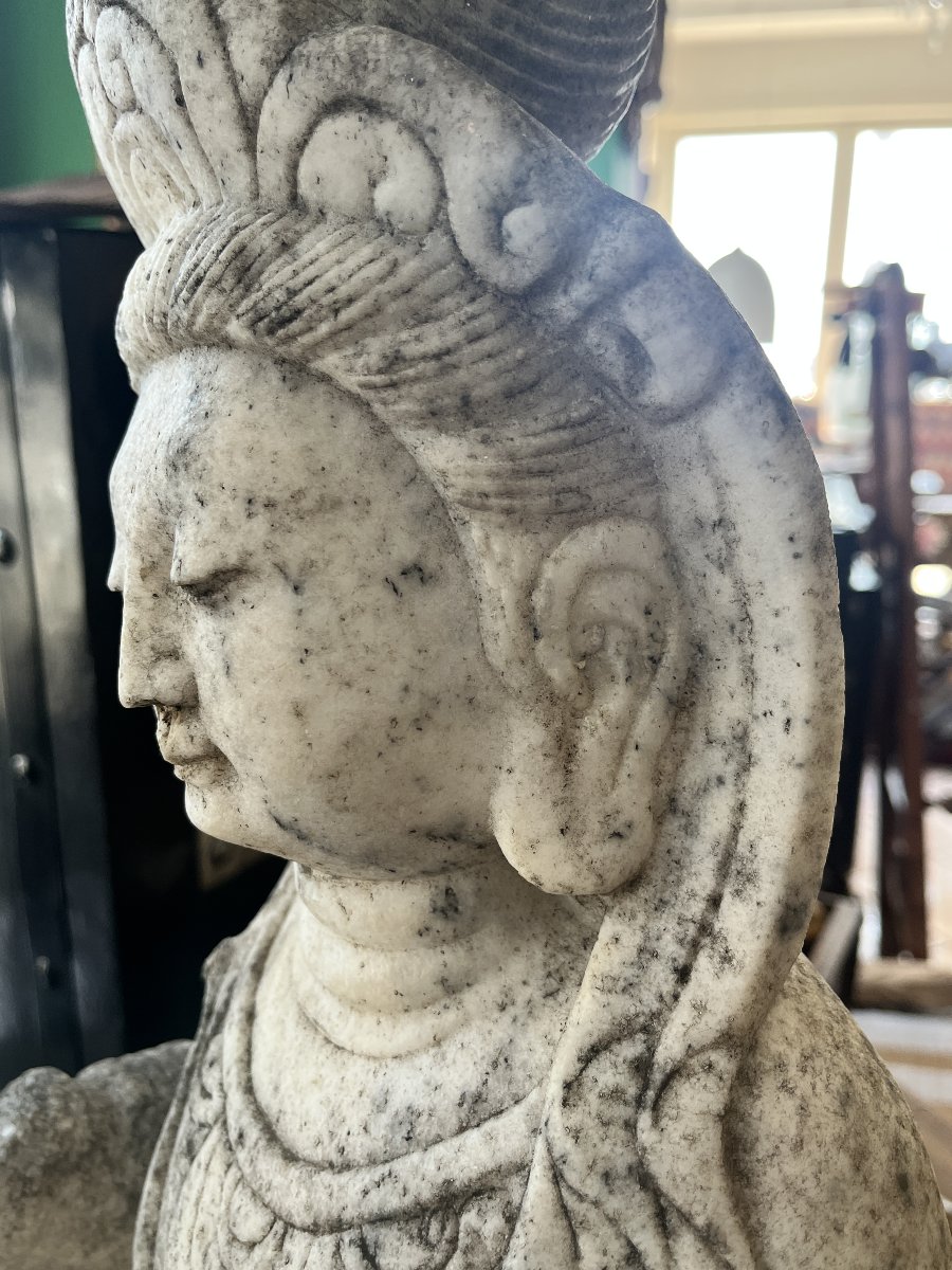 Sculpture en marbre blanc représentant Guanyin – Première moitié du XXe siècle-photo-5
