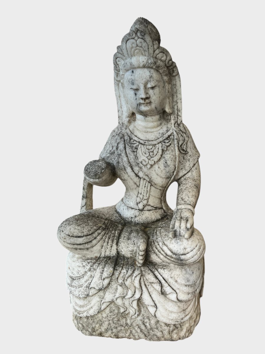 Sculpture en marbre blanc représentant Guanyin – Première moitié du XXe siècle
