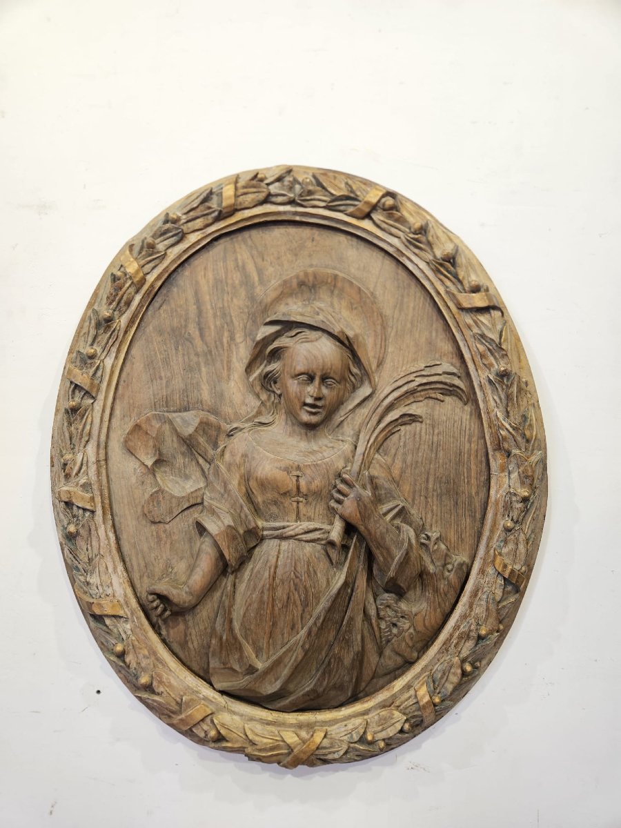 Médaillon ovale sculpté représentant Sainte Marguerite – Fin du XVIIe siècle-photo-2
