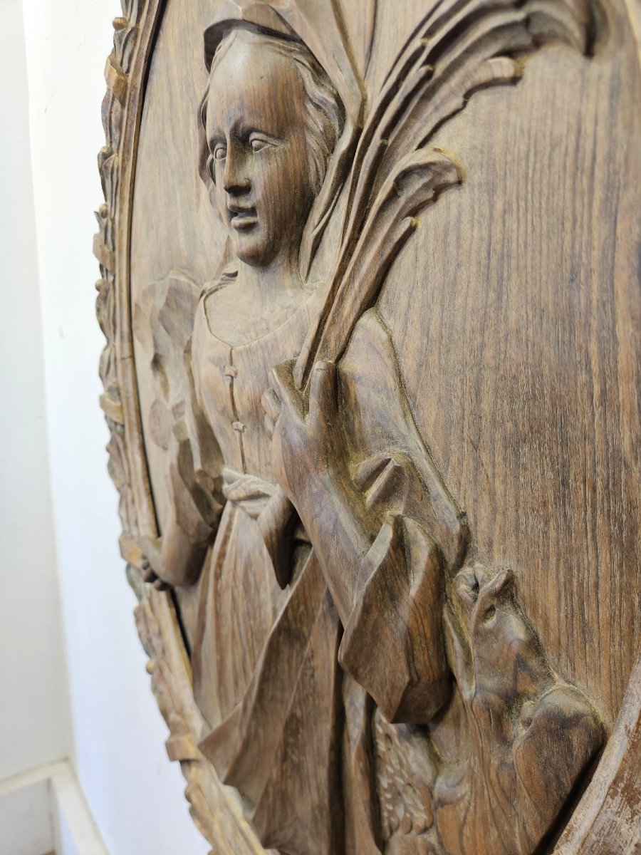 Médaillon ovale sculpté représentant Sainte Marguerite – Fin du XVIIe siècle-photo-3