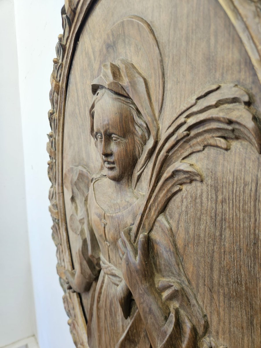 Médaillon ovale sculpté représentant Sainte Marguerite – Fin du XVIIe siècle-photo-4