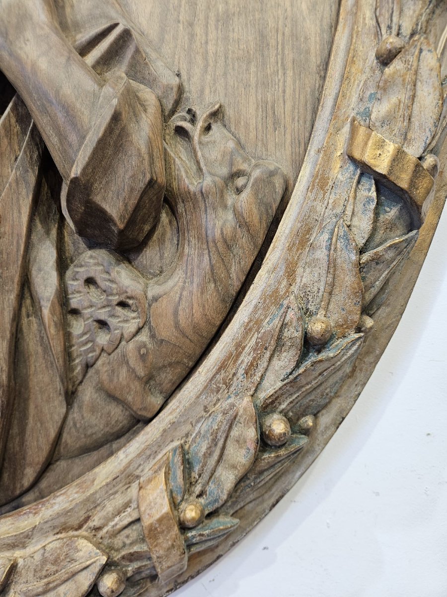 Médaillon ovale sculpté représentant Sainte Marguerite – Fin du XVIIe siècle-photo-1