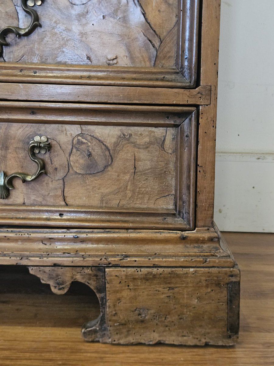 Venetian Chest Of Drawers In Walnut With Veneered Drawers – 17th Century-photo-3
