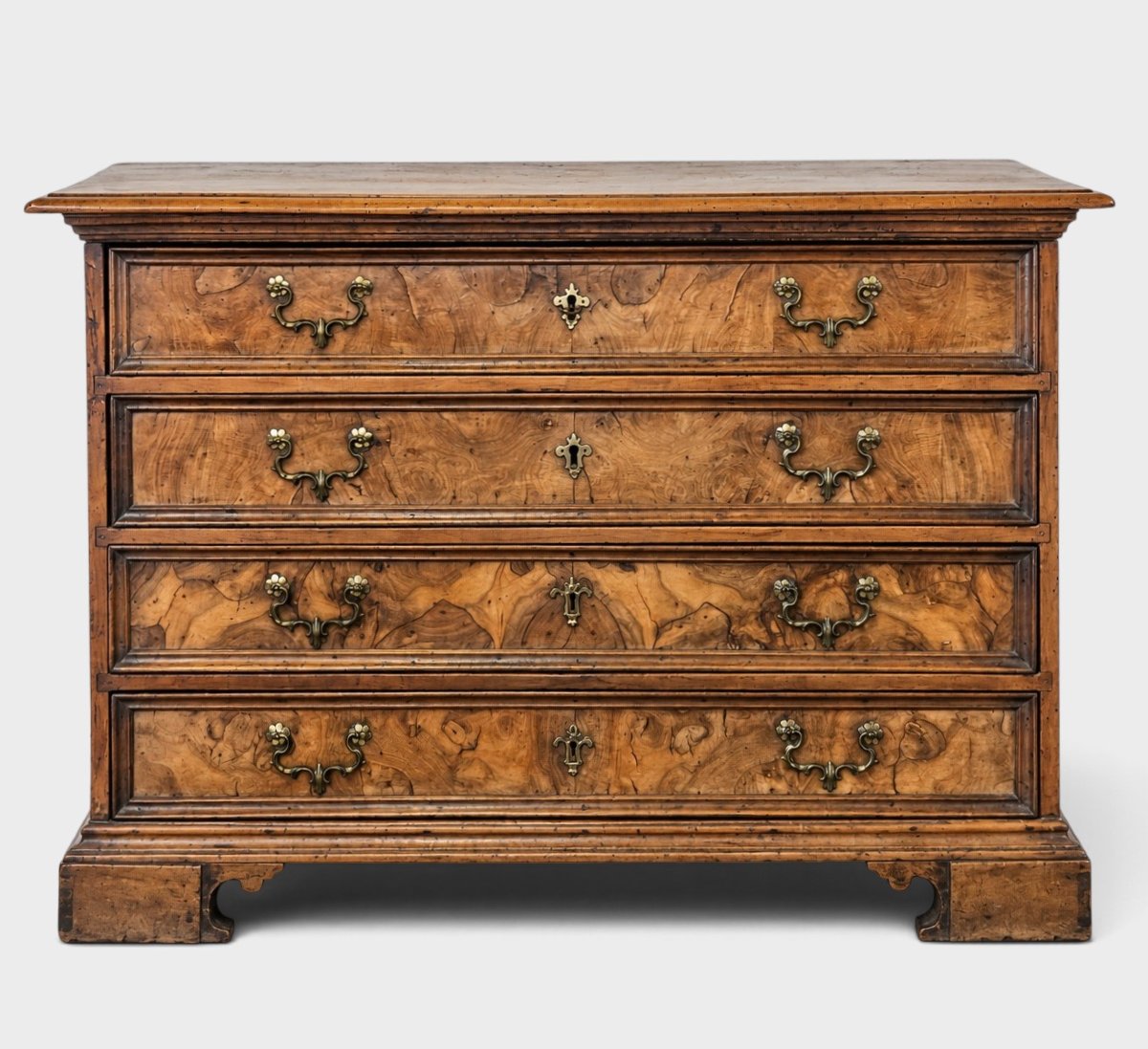Venetian Chest Of Drawers In Walnut With Veneered Drawers – 17th Century