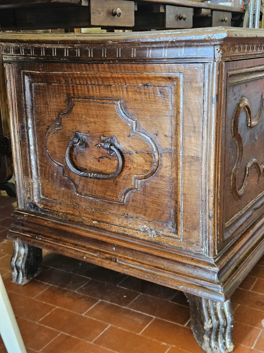 Coffre ancien en noyer  – XVIIIe siècle-photo-2