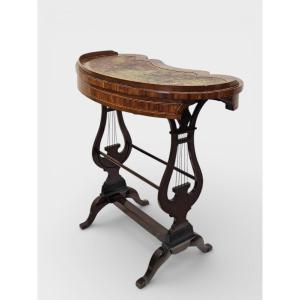 Kidney-shaped Veneered And Inlaid Table – 18th Century