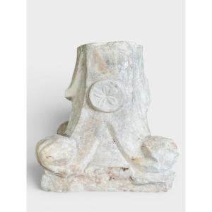 Ancien chapiteau en marbre sculpté – Fin XVIe / Début XVIIe siècle