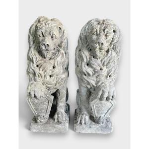 Paire de lions en pierre de grès – Fin du XIXe siècle