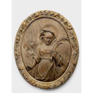 Sculpted Oval Depicting Saint Margaret – Late 17th Century