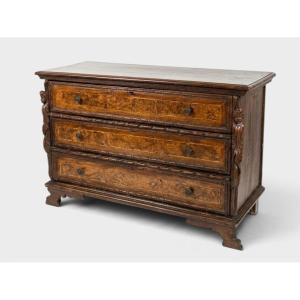 Commode lombarde du XVIIe siècle avec cariatides