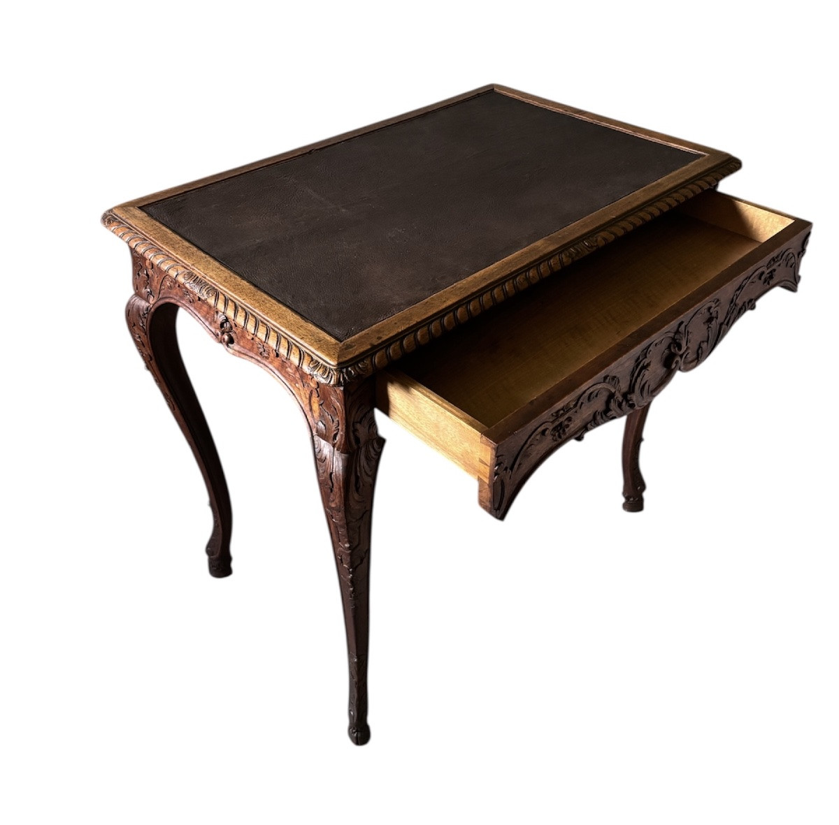 Table en noyer. 19ème siècle.-photo-3