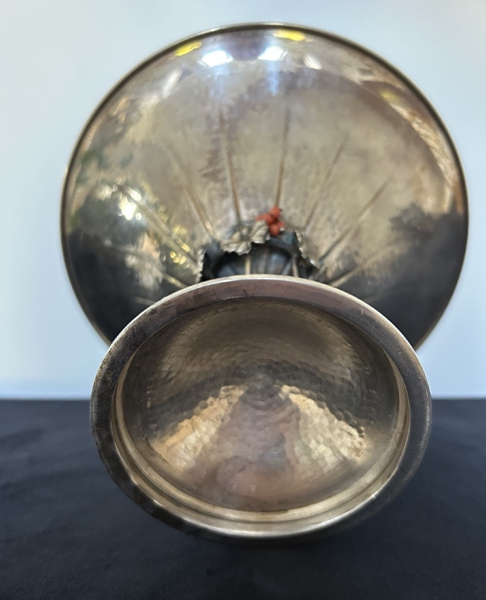 Vase en argent avec coraux.-photo-1