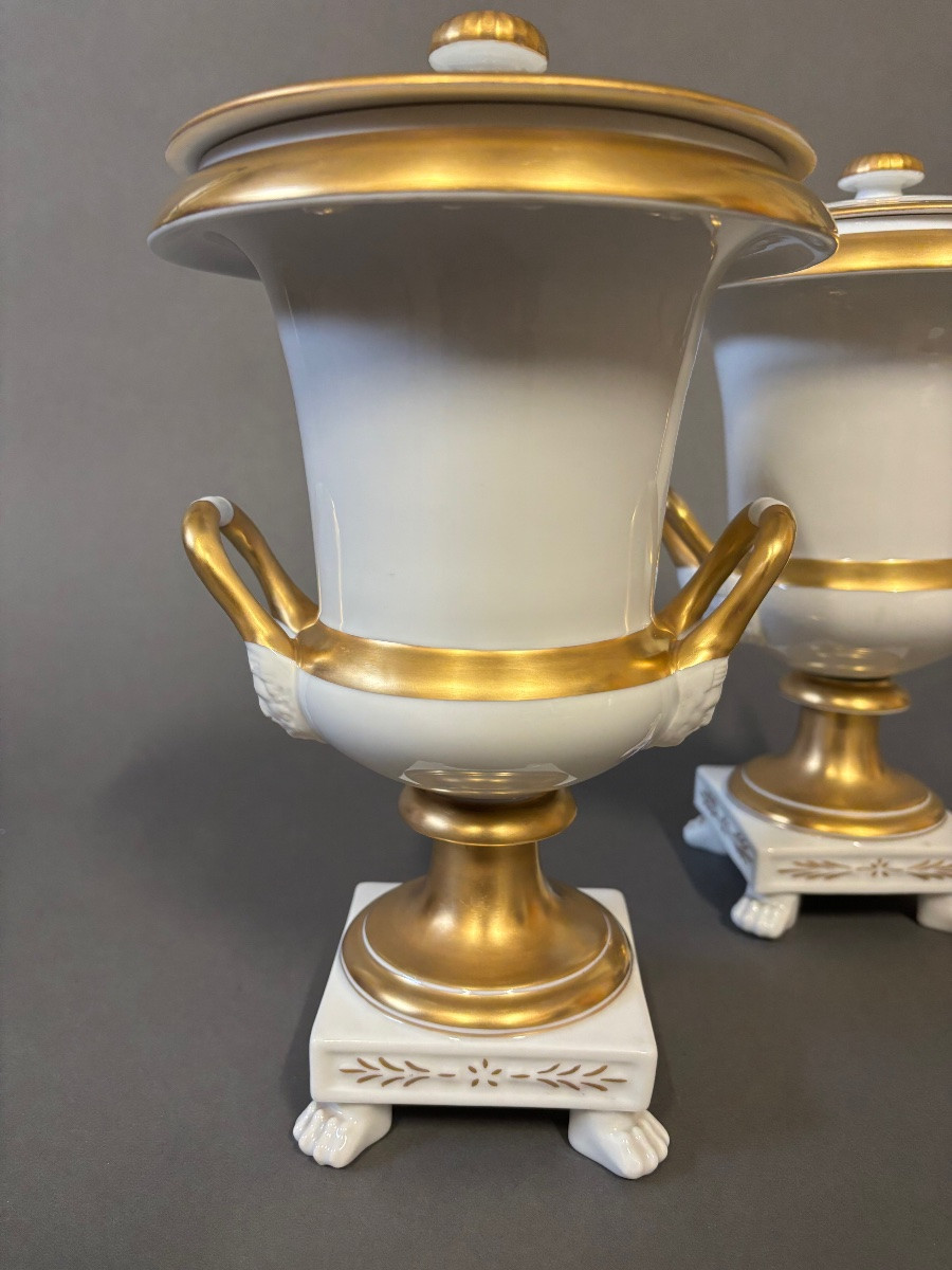 Deux vases en porcelaine. Début du XXe siècle.-photo-3