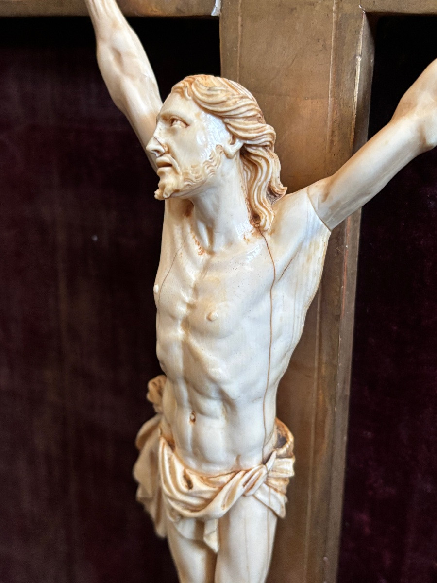 Christ en ivoire. XVIIIe siècle.-photo-1