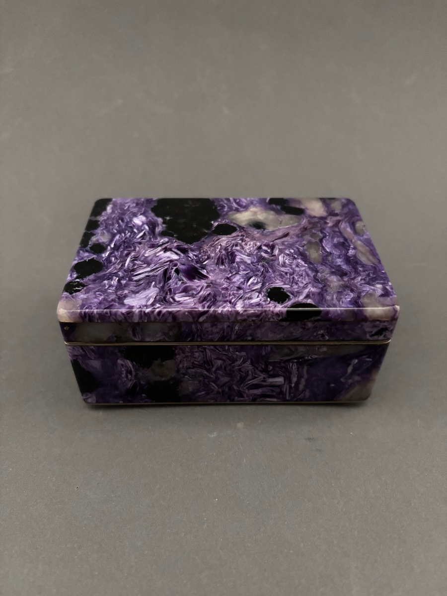 The Box Is Made Of Charoite.-photo-1