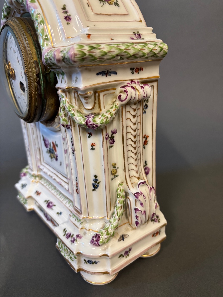Pendule. Porcelaine, XIXe siècle.-photo-3