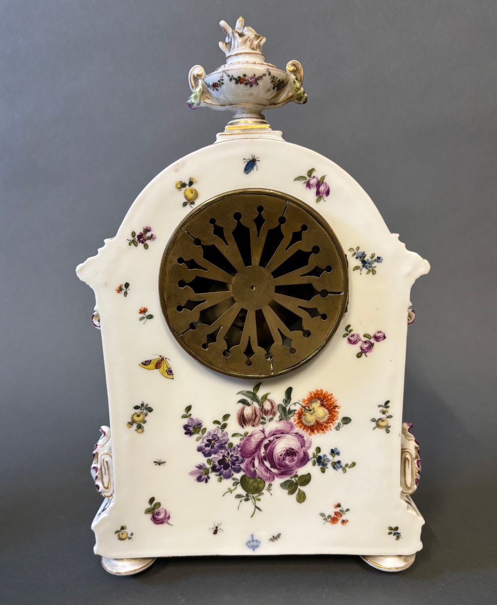 Pendule. Porcelaine, XIXe siècle.-photo-5