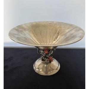 Vase en argent avec coraux.