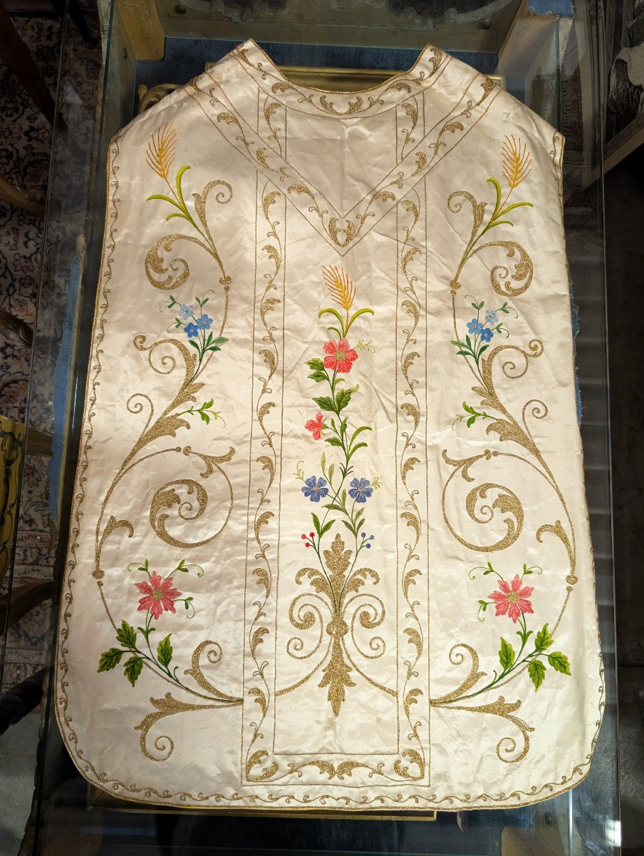 Embroidered Silk Chasuble With Liturgical Accessories – Italy, Early 20th Century-photo-5