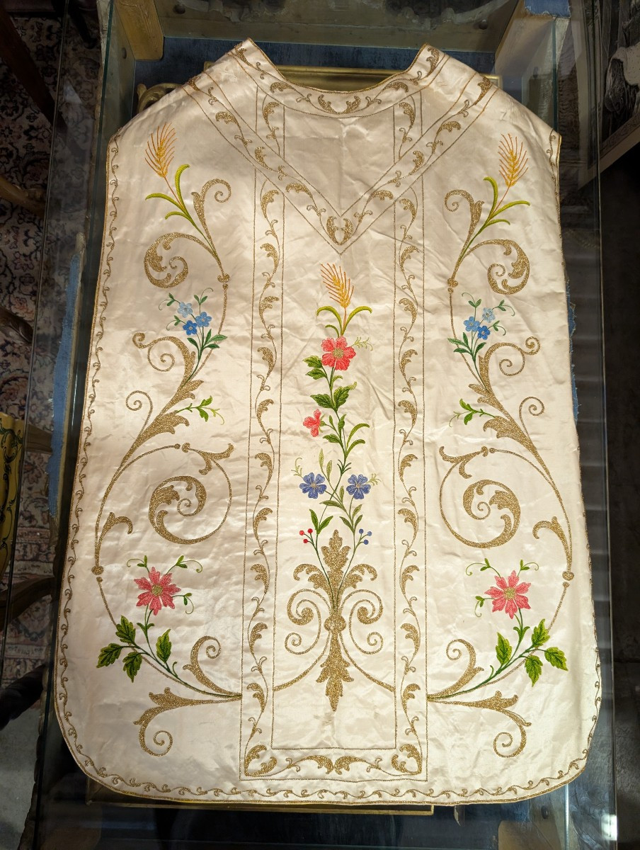 Embroidered Silk Chasuble With Liturgical Accessories – Italy, Early 20th Century