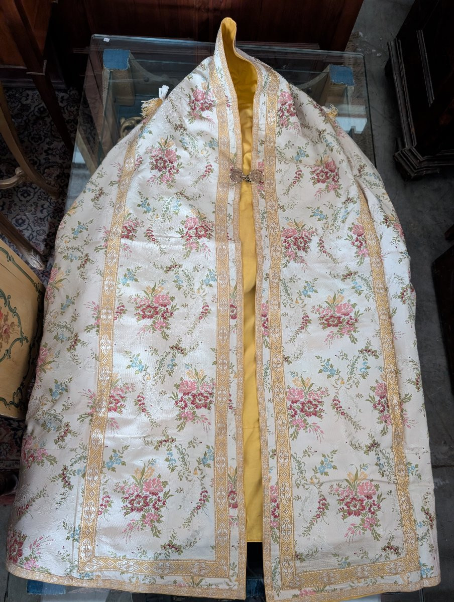 Ecclesiastical Chasuble Cloak In Floral Brocade – Early 20th Century-photo-1