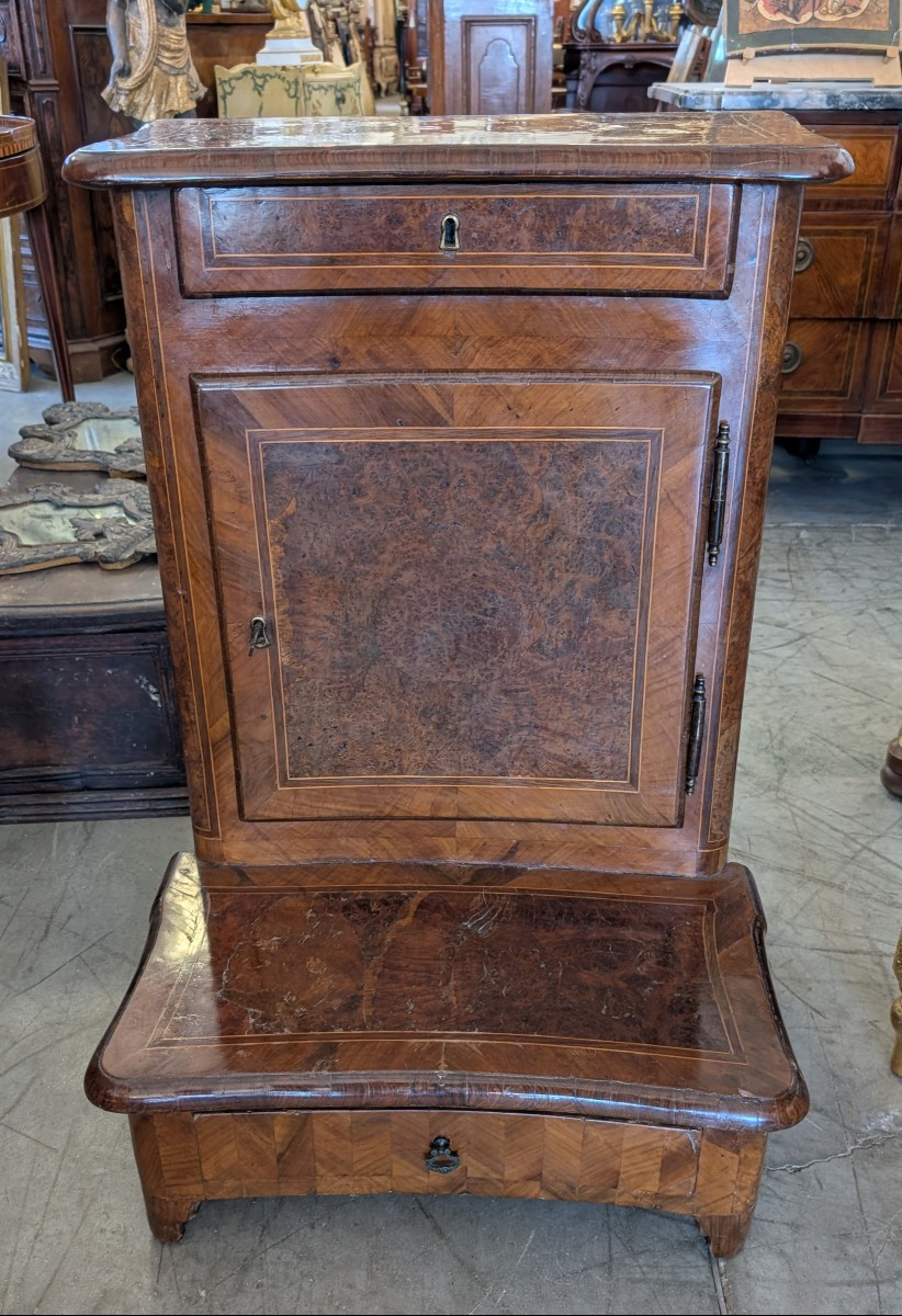 Élégant prie-Dieu italien marqueté et plaqué – milieu du XVIIIe siècle