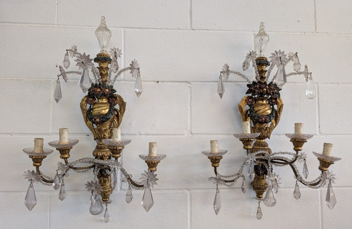Paire d’appliques génoises en bois doré et laqué, cristal, fin XIXe siècle