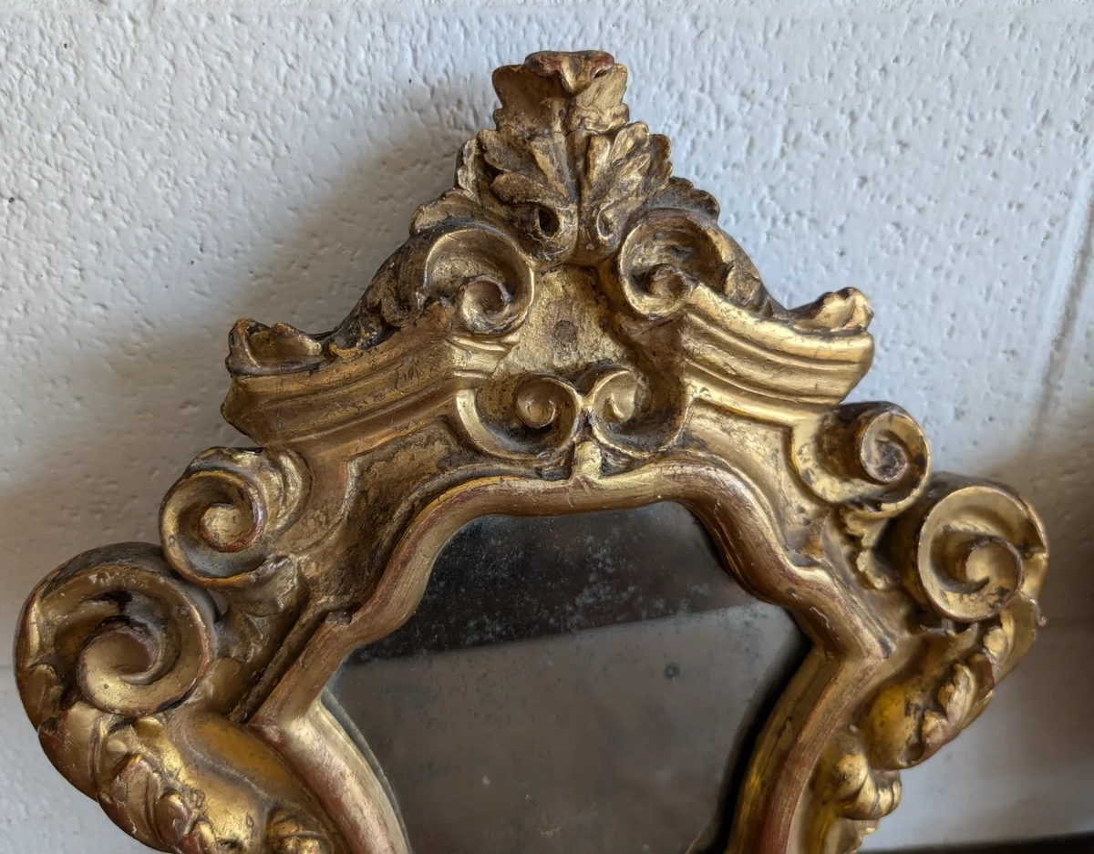 Paire de petits miroirs génois de style Louis XV en bois sculpté et doré – XVIIIe siècle-photo-4