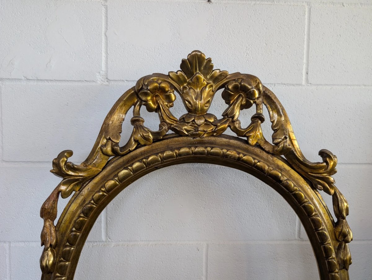 Oval Tabletop Picture Frame Made Of Carved And Gilded Wood-photo-3